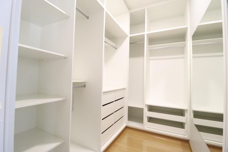 Casa de condomínio para alugar com 316m², 4 quartos e 4 vagasQuarto 4 - Suíte - Closet