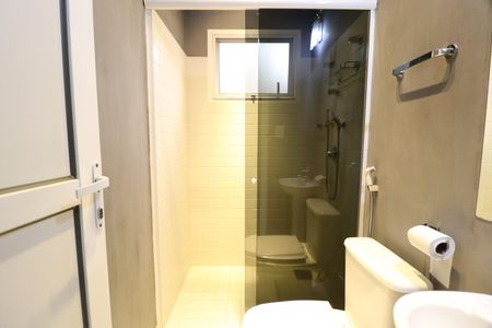 Casa de condomínio para alugar com 316m², 4 quartos e 4 vagasBanheiro