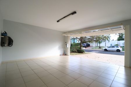 Casa de condomínio para alugar com 316m², 4 quartos e 4 vagasGaragem
