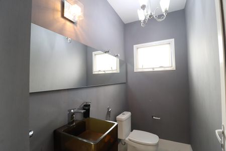 Casa de condomínio para alugar com 316m², 4 quartos e 4 vagasLavabo