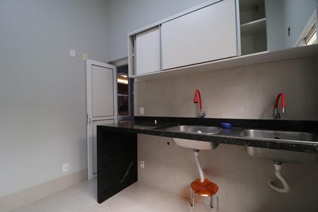 Casa de condomínio para alugar com 316m², 4 quartos e 4 vagasÁrea de Serviço