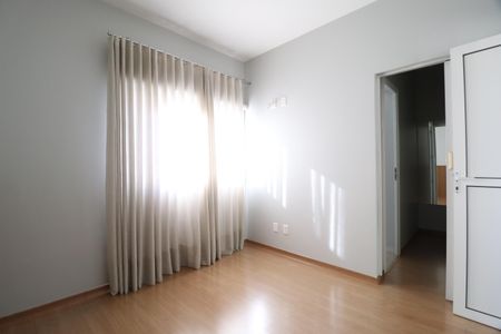 Casa de condomínio para alugar com 316m², 4 quartos e 4 vagasQuarto 1 - Suíte