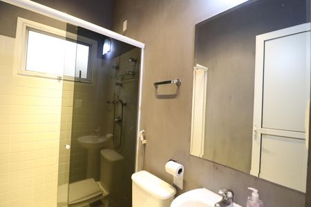 Casa de condomínio para alugar com 316m², 4 quartos e 4 vagasBanheiro