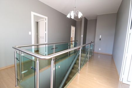 Casa de condomínio para alugar com 316m², 4 quartos e 4 vagasHall Quartos