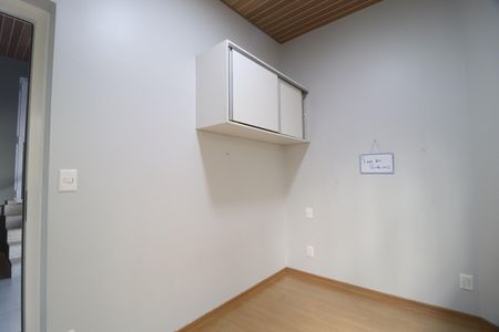 Casa de condomínio para alugar com 316m², 4 quartos e 4 vagasEscritório