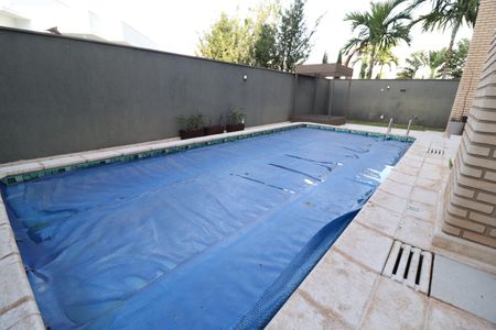 Casa de condomínio para alugar com 316m², 4 quartos e 4 vagasPiscina