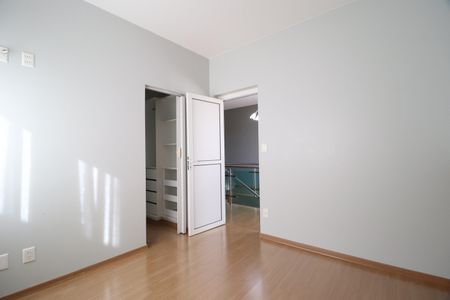 Casa de condomínio para alugar com 316m², 4 quartos e 4 vagasQuarto 1 - Suíte