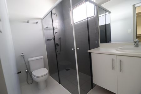 Casa de condomínio para alugar com 316m², 4 quartos e 4 vagasBanheiro do Quarto 4