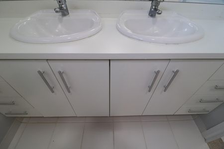 Casa de condomínio para alugar com 316m², 4 quartos e 4 vagasBanheiro do Quarto 3