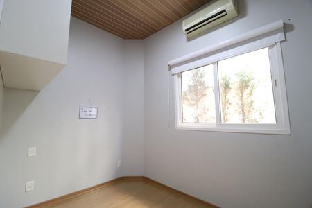 Casa de condomínio para alugar com 316m², 4 quartos e 4 vagasEscritório