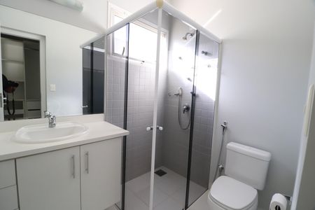 Casa de condomínio para alugar com 316m², 4 quartos e 4 vagasBanheiro do Quarto 1