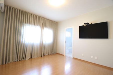 Casa de condomínio para alugar com 316m², 4 quartos e 4 vagasQuarto 3 - Suíte
