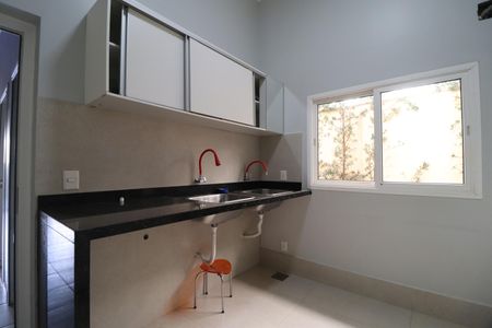 Casa de condomínio para alugar com 316m², 4 quartos e 4 vagasÁrea de Serviço