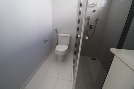 Casa de condomínio para alugar com 316m², 4 quartos e 4 vagasBanheiro do Quarto 4