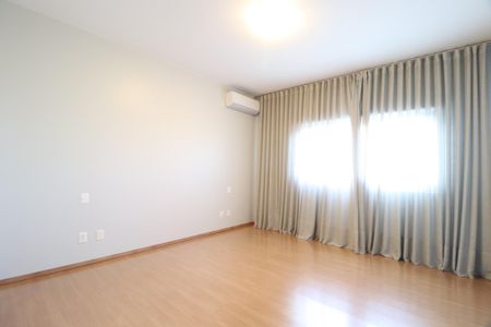 Casa de condomínio para alugar com 316m², 4 quartos e 4 vagasQuarto 3 - Suíte