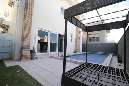 Casa de condomínio para alugar com 316m², 4 quartos e 4 vagasPiscina