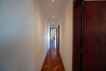 Casa à venda com 250m², 3 quartos e 2 vagasCorredor