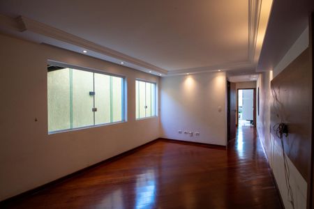 Casa à venda com 250m², 3 quartos e 2 vagasSala