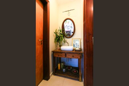 Casa de condomínio à venda com 340m², 3 quartos e 4 vagasBanheiro