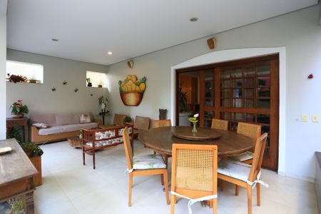 Casa de condomínio à venda com 340m², 3 quartos e 4 vagasEspaço Gourmet