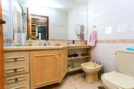 Casa de condomínio à venda com 340m², 3 quartos e 4 vagasBanheiro da Suíte 1