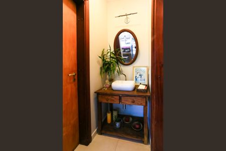 Casa de condomínio à venda com 340m², 3 quartos e 4 vagasBanheiro