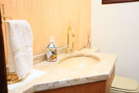 Casa de condomínio à venda com 340m², 3 quartos e 4 vagasLavabo  2