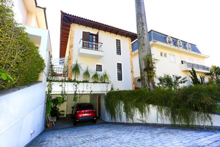 Casa de condomínio à venda com 340m², 3 quartos e 4 vagasFachada