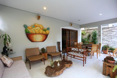 Casa de condomínio à venda com 340m², 3 quartos e 4 vagasEspaço Gourmet