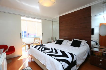 Casa de condomínio à venda com 340m², 3 quartos e 4 vagasSuíte 2