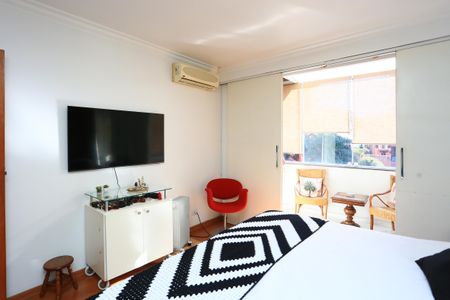 Casa de condomínio à venda com 340m², 3 quartos e 4 vagasSuíte 2