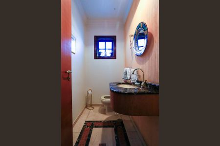 Casa de condomínio à venda com 340m², 3 quartos e 4 vagasLavabo