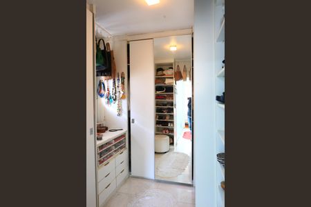 Casa de condomínio à venda com 340m², 3 quartos e 4 vagasBanheiro da Suíte 2