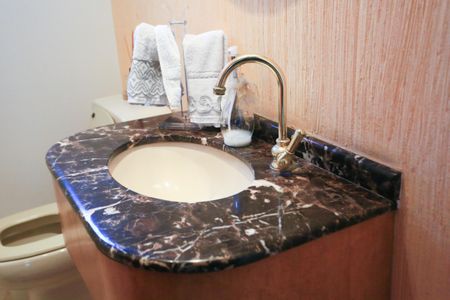 Casa de condomínio à venda com 340m², 3 quartos e 4 vagasLavabo