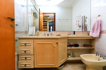 Casa de condomínio à venda com 340m², 3 quartos e 4 vagasBanheiro da Suíte 1