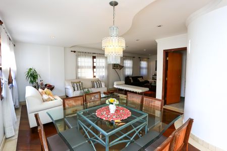 Casa de condomínio à venda com 340m², 3 quartos e 4 vagasSala 