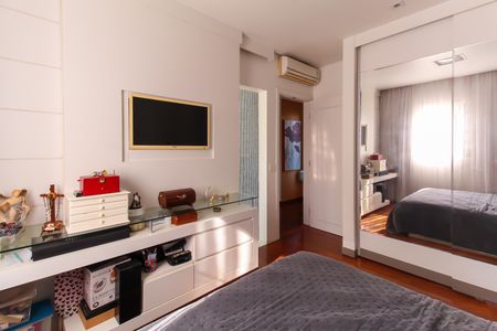 Casa à venda com 1000m², 4 quartos e 8 vagas Casa à venda com 1000m², 4 quartos e 8 vagasQuarto 1 - Suíte