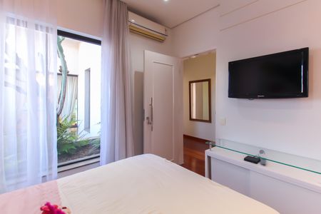 Casa à venda com 1000m², 4 quartos e 8 vagas Casa à venda com 1000m², 4 quartos e 8 vagasQuarto 2 - Suíte