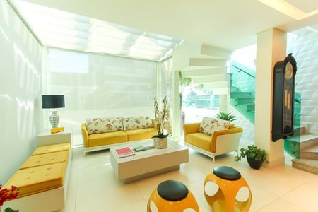 Casa à venda com 1000m², 4 quartos e 8 vagas Casa à venda com 1000m², 4 quartos e 8 vagasSala