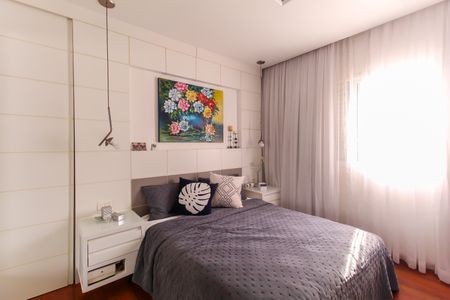 Casa à venda com 1000m², 4 quartos e 8 vagas Casa à venda com 1000m², 4 quartos e 8 vagasQuarto 1 - Suíte