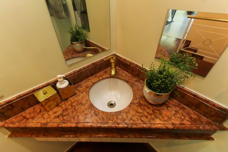 Casa à venda com 1000m², 4 quartos e 8 vagas Casa à venda com 1000m², 4 quartos e 8 vagasLavabo