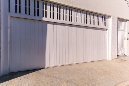 Casa à venda com 1000m², 4 quartos e 8 vagas Casa à venda com 1000m², 4 quartos e 8 vagasFachada