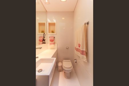 Casa à venda com 1000m², 4 quartos e 8 vagas Casa à venda com 1000m², 4 quartos e 8 vagasBanheiro da Suíte 2