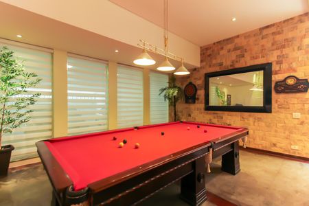 Casa à venda com 1000m², 4 quartos e 8 vagas Casa à venda com 1000m², 4 quartos e 8 vagasÁrea comum - Salão de jogos