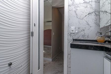 Apartamento à venda com 100m², 3 quartos e 3 vagas Apartamento à venda com 100m², 3 quartos e 3 vagasBanheiro da Suíte