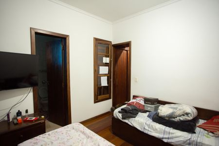 Casa à venda com 320m², 3 quartos e 2 vagas Casa à venda com 320m², 3 quartos e 2 vagasQuarto 2