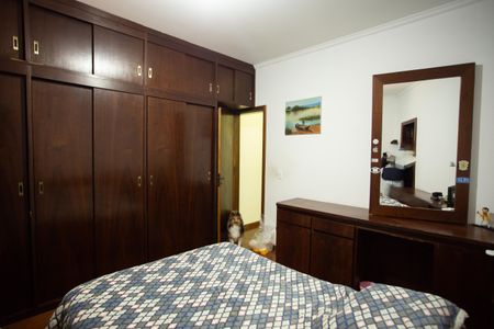 Casa à venda com 320m², 3 quartos e 2 vagas Casa à venda com 320m², 3 quartos e 2 vagasQuarto