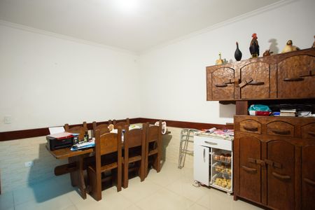 Casa à venda com 320m², 3 quartos e 2 vagas Casa à venda com 320m², 3 quartos e 2 vagasEscritório