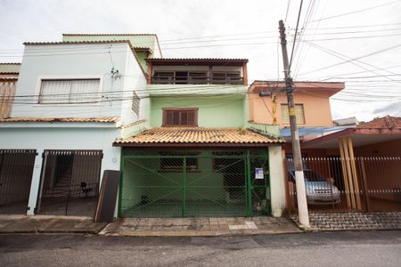 Casa à venda com 320m², 3 quartos e 2 vagas Casa à venda com 320m², 3 quartos e 2 vagasFachada