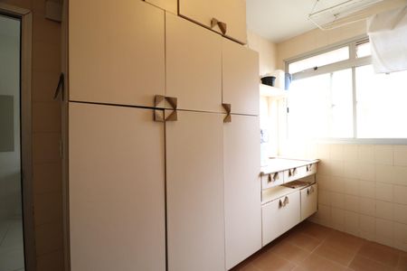 Apartamento para alugar com 204m², 4 quartos e 2 vagasÁrea de Serviço